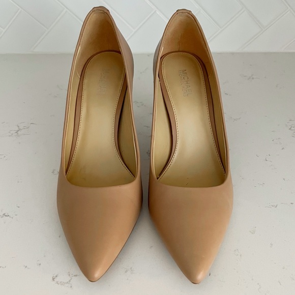 Michael Kors Leather Mid Pump | Size 6 - Picture 3 of 5